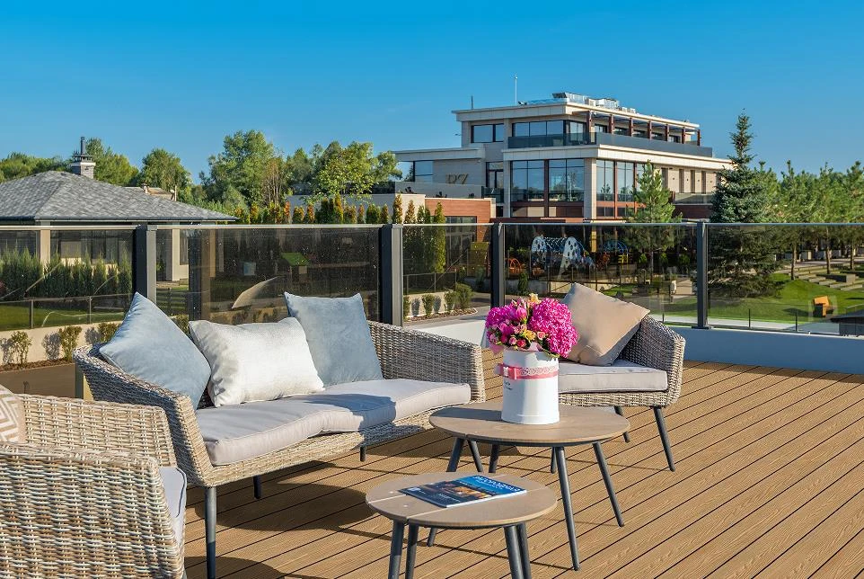 Enjoy beautiful deck life with Feelingwood