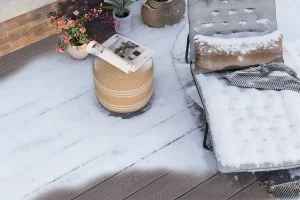 Snow-covered WPC decking: excellent weather resistance for all seasons.